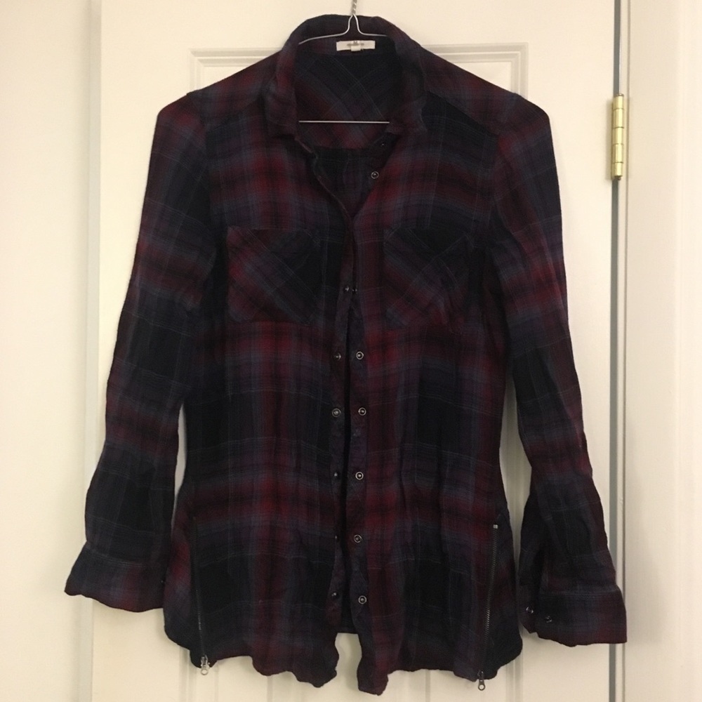 Maurice’s - Size M snap front shirt